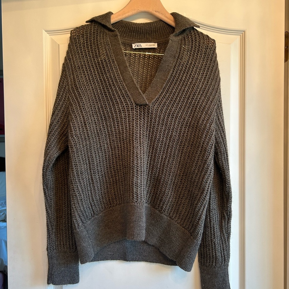 Zara Sweater Size Medium